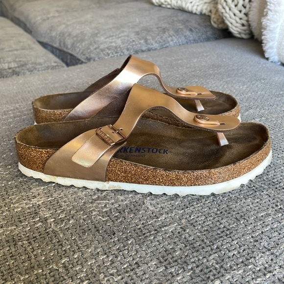 BIRKENSTOCK Gizeh Metallic Sandal! - Picture 3 of 10